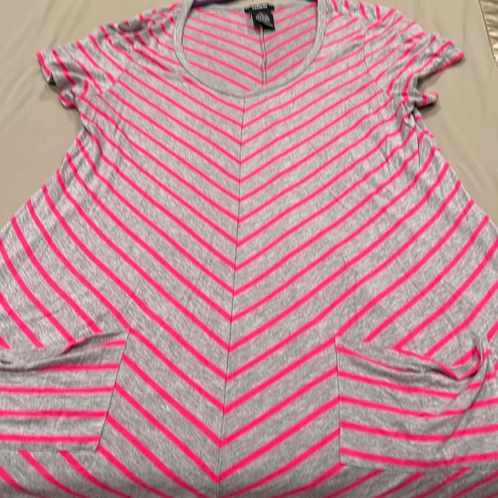 Premise tee, shark bite bottom, pink and grey stripe